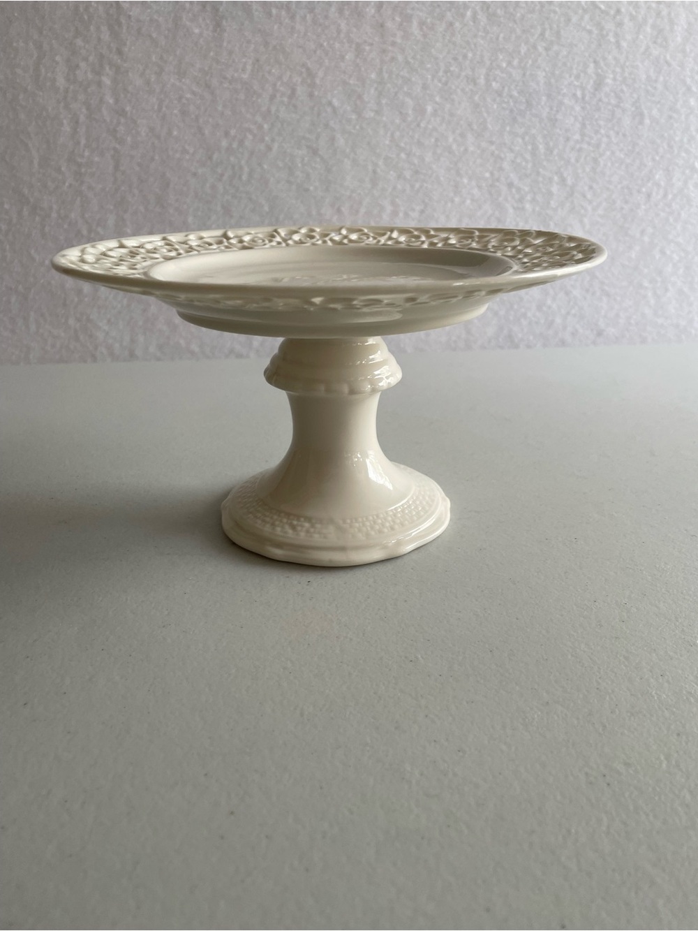 Godinger Cream Lace Pedestal Cake Pastry Stand with embossed pedestal - Picture 3 of 11